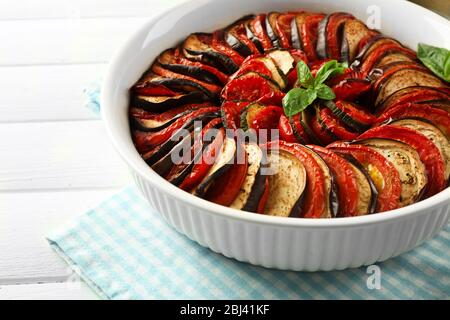 Ratatouille - piatto tradizionale francese provenzale di verdure cotte in forno Foto Stock