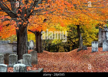 Cimitero d'autunno a Yarmouth. Foto Stock