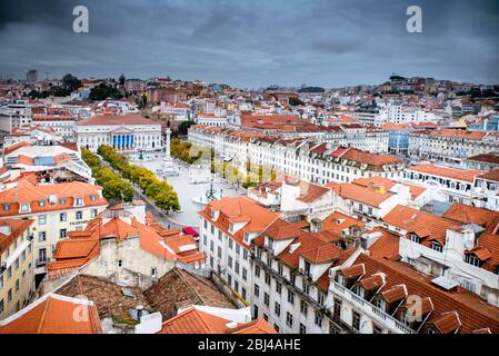 1° marzo 2017. Lisbona, Portogallo: Vista panoramica di Rossio, la piazza principale di Lisbona dall'ascensore di Santa Justa alla parte vecchia di Lisbona. Foto Stock