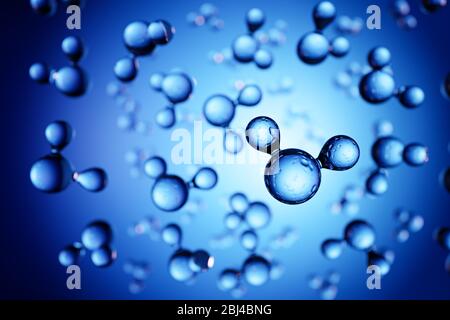 Rendering 3d: Modelli di molecole di acqua H2O davanti a sfondo blu. Messa a fuoco selettiva. Foto Stock