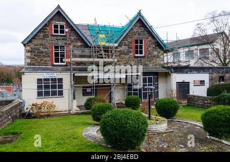 Dolgarrog, Galles, Regno Unito : 2 marzo 2019: L'ex Tafarn y Garrog fu chiamato Porth Llwyd Hotel quando fu danneggiato dalle acque alluvionali della Dolgarrog da Foto Stock