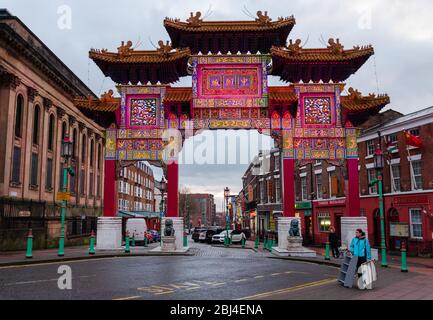 Liverpool, UK : 16 Mar 2019: Il paifang, conosciuto come Chinatown Gate, su Nelson Street segna l'ingresso a Chinatown a Liverpool. È il grande Foto Stock