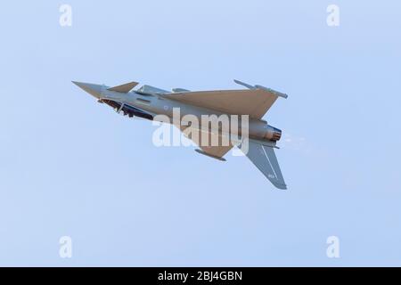 RAF Typhoon FGR4 invertito nel cielo. Foto Stock