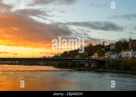 Tramonto sul Danubio, Passau, Baviera, Germania Foto Stock