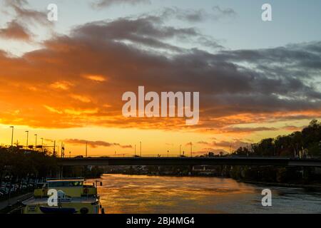 Tramonto sul Danubio, Passau, Baviera, Germania Foto Stock