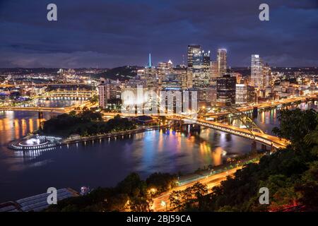 Vista panoramica della città di Pittsburgh sul fiume Monongahela e Allegheny Foto Stock