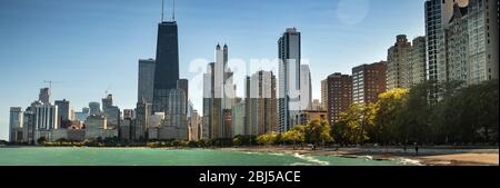 Panorama urbano di Chicago sul lago Michigan e Lake Shore Drive in Illinois USA Foto Stock