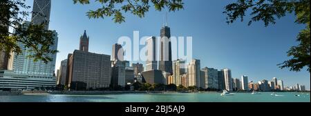 Panorama urbano di Chicago sul lago Michigan e Lake Shore Drive in Illinois USA Foto Stock