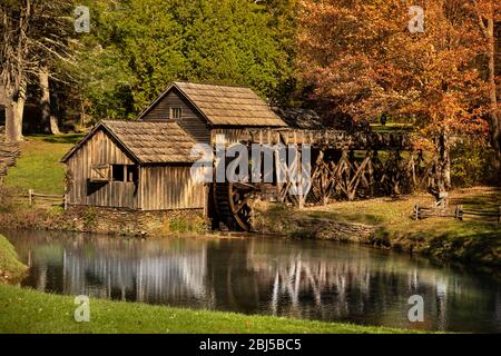 Mabry Mill in autunno sulla Blue Ridge Parkway Virginia USA Foto Stock