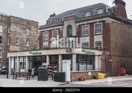 Londra/UK-30/07/18: Esterno del supermercato Little Waitrose su West End Lane a West Hampstead. Waitrose & Partners (ex Waitrose) è una catena Foto Stock