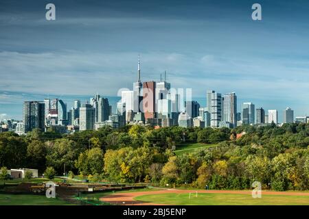 Downtown Toronto Canada vista panoramica sullo skyline di Riverdale Park in Ontario, Canada Foto Stock