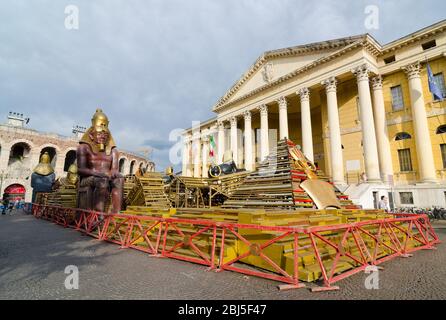 Verona, Italia - 5 settembre 2015: Palazzo Barbieri - Palazzo Barbieri è un palazzo in stile neoclassico situato in Piazza Bra nel centro di Verona. Ora s Foto Stock