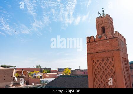 Moschea Minareto sulla Medina di Marrakech Marocco Foto Stock