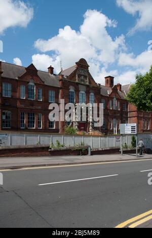 Architettura Vittoriana Barocca Fiamminga 1890 Red Brick Swindon College Building Burkhardt Hall, 175 Victoria Road Swindon SN1 di Thomas Ball Silcock Foto Stock