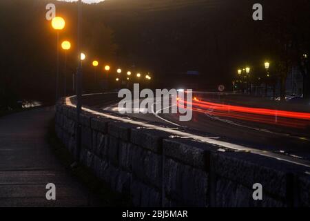 Traffico lungo il Danubio vicino a Stein, Stein/Krems, bassa Austria, Austria Foto Stock