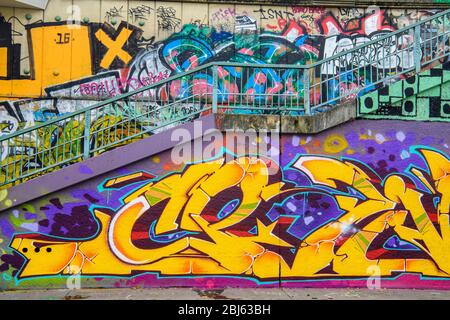 Graffiti sul canale del Danubio, Vienna, bassa Austria, Austria Foto Stock