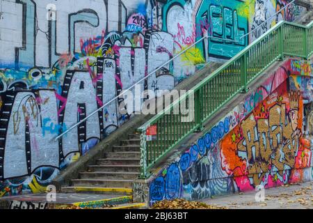 Graffiti sul canale del Danubio, Vienna, bassa Austria, Austria Foto Stock