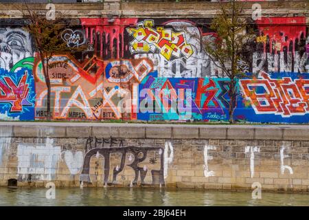 Graffiti sul canale del Danubio, Vienna, bassa Austria, Austria Foto Stock