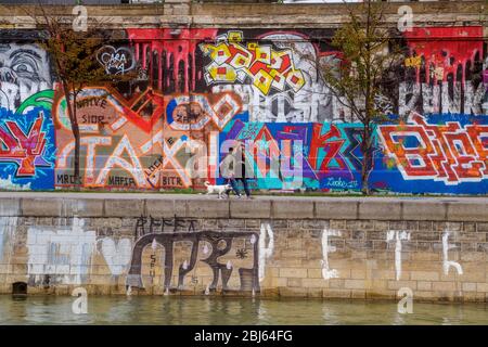 Graffiti sul canale del Danubio, Vienna, bassa Austria, Austria Foto Stock