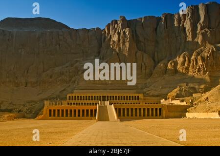 Tempio mortuario della Regina Hatshepsut, Banca occidentale del Nilo, Egitto Foto Stock