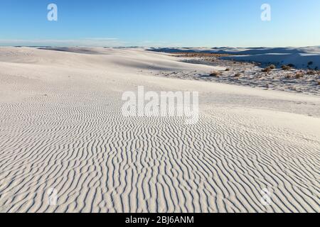 Dune di sabbia e il paesaggio al White Sand National Park, New Mexico, Stati Uniti. Foto Stock