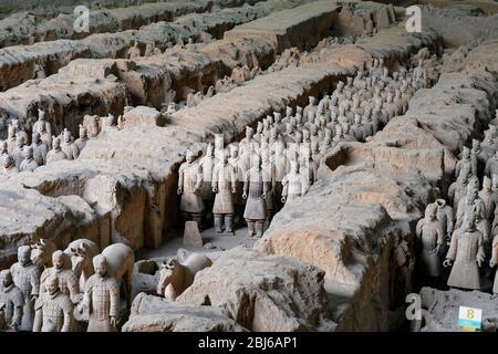 Tomba cinese iniziale, Armata di Terracotta, Pit 1, Mausoleo Qin Shihuangdis, Xi'an, provincia di Shaanxi, Cina, Asia Foto Stock