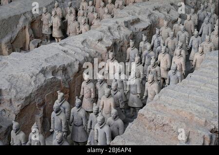 Tomba cinese iniziale, Armata di Terracotta, Pit 1, Mausoleo Qin Shihuangdis, Xi'an, provincia di Shaanxi, Cina Foto Stock