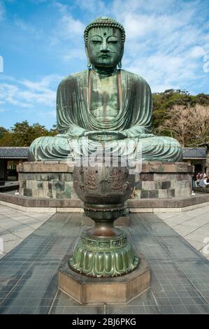 Il Grande Buddha di Kamakura, la seconda statua di Buddha di bronzo più alta del Giappone Foto Stock