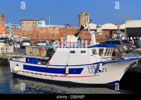 Barche da pesca in Darsena Vecchia, la città di Livorno, Toscana, Italia, Europa Foto Stock