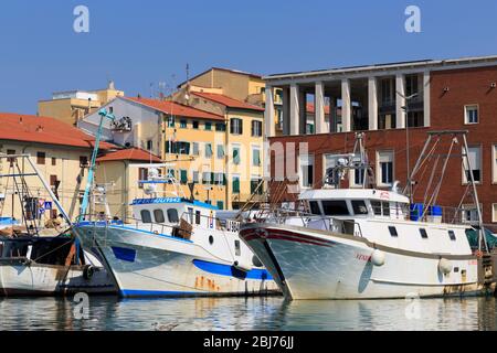 Barche da pesca in Darsena Vecchia, la città di Livorno, Toscana, Italia, Europa Foto Stock