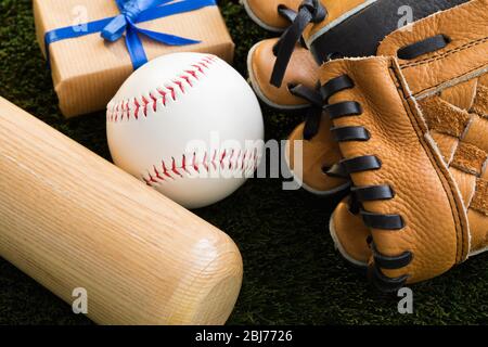 Attrezzatura da baseball con regalo Foto Stock