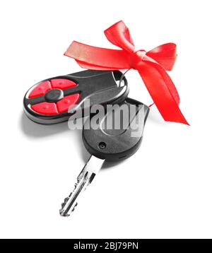 Chiavi per auto regalo con arco rosso, isolate su bianco Foto Stock