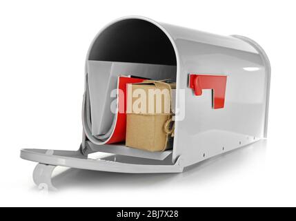 Cassetta postale con confezione regalo e corrispondenza isolata su bianco Foto Stock