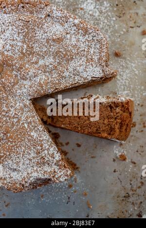 torta di castagne al cioccolato fatta in casa Foto Stock