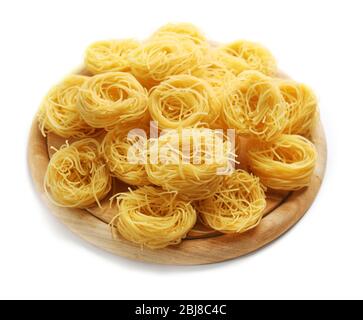 L'uccello nidifica la pasta su un asse di legno, primo piano Foto Stock