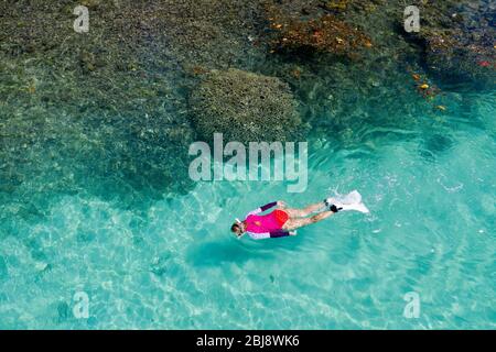 Snorkeling a House Reef di Lissenung, Nuova Irlanda, Papua Nuova Guinea Foto Stock