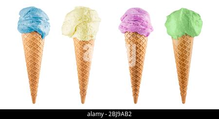 Coni di gelato dai gusti diversi, isolati su bianco Foto Stock