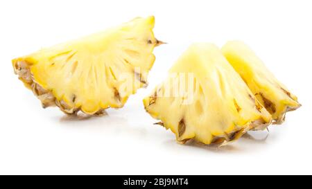 Fette di ananas isolati su sfondo bianco Foto Stock