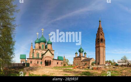 Yaroslavl, Russia - 8 maggio 2016: Chiesa di Vladimir icona della Madre di Dio a Yaroslavl, fa parte del complesso del tempio a Korovniki, Russia, Oro Foto Stock