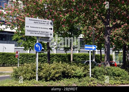 26 aprile 2020, Renania settentrionale-Vestfalia, Bonn: Indicazione per le autorità e i ministeri di Bonn Foto: Horst Galuschka/dpa/Horst Galuschka dpa Foto Stock