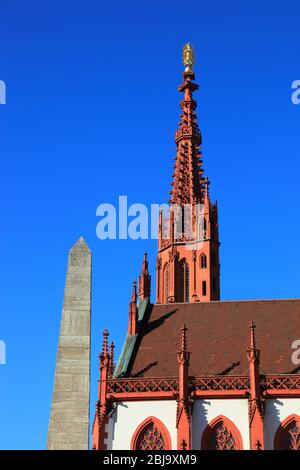 Obelisco, fontana del mercato in forma obelisco, Cappella della Vergine Maria sulla piazza del mercato Würzburg, Würzburg, bassa Franconia, Baviera, Germania / OBE Foto Stock