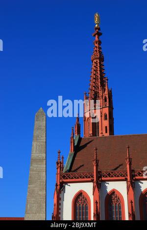 Obelisco, fontana del mercato in forma obelisco, Cappella della Vergine Maria sulla piazza del mercato Würzburg, Würzburg, bassa Franconia, Baviera, Germania / OBE Foto Stock