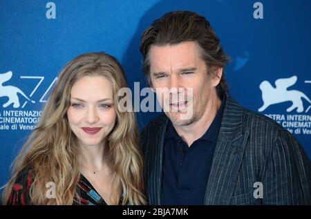 VENEZIA, ITALIA - AGOSTO 31: Amanda Seyfried ed Ethan Hawke partecipa alla fotocellula "First Reformed" durante il 71° Festival del Cinema di Venezia Foto Stock