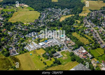 Sede della McRent Rhein-Ruhr GmbH con edifici aziendali e parcheggio a Muelheim an der Ruhr, 07.07.2016, vista aerea, Germania, Nord Reno-Westfalia, Ruhr Area, Muelheim/Ruhr Foto Stock