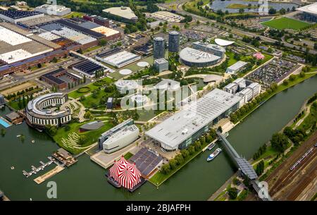 Centro logistico e area di svago di Autostadt of VW a Wolfsburg a Mittellandkanal con il Ritz Carlton Hotel, 23.07.2016, vista aerea, Germania, bassa Sassonia, Wolfsburg Foto Stock