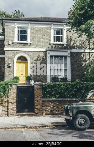 Londra/UK-30/7/18: Casa a schiera tradizionale inglese a St John's Wood, città di Westminster. St John's Wood è un quartiere ricco, il quinto mo Foto Stock