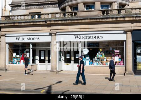 Waterstones Bookshop su Princes Street chiuso per affari durante l'arenatura di coronavirus - Edimburgo, Scozia, Regno Unito Foto Stock