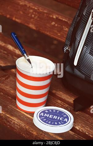 Confezione di gelato per strada Foto Stock