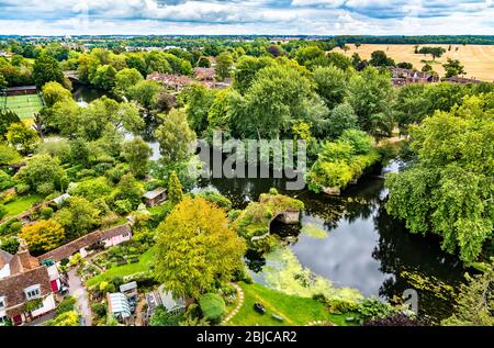 Ponte rovinato sul fiume Avon a Warwick, Inghilterra Foto Stock