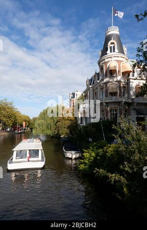 Villa della fine del XIX secolo tra Weteringschans e Singelgracht, di fronte al Rijksmuseum, Amsterdam Foto Stock